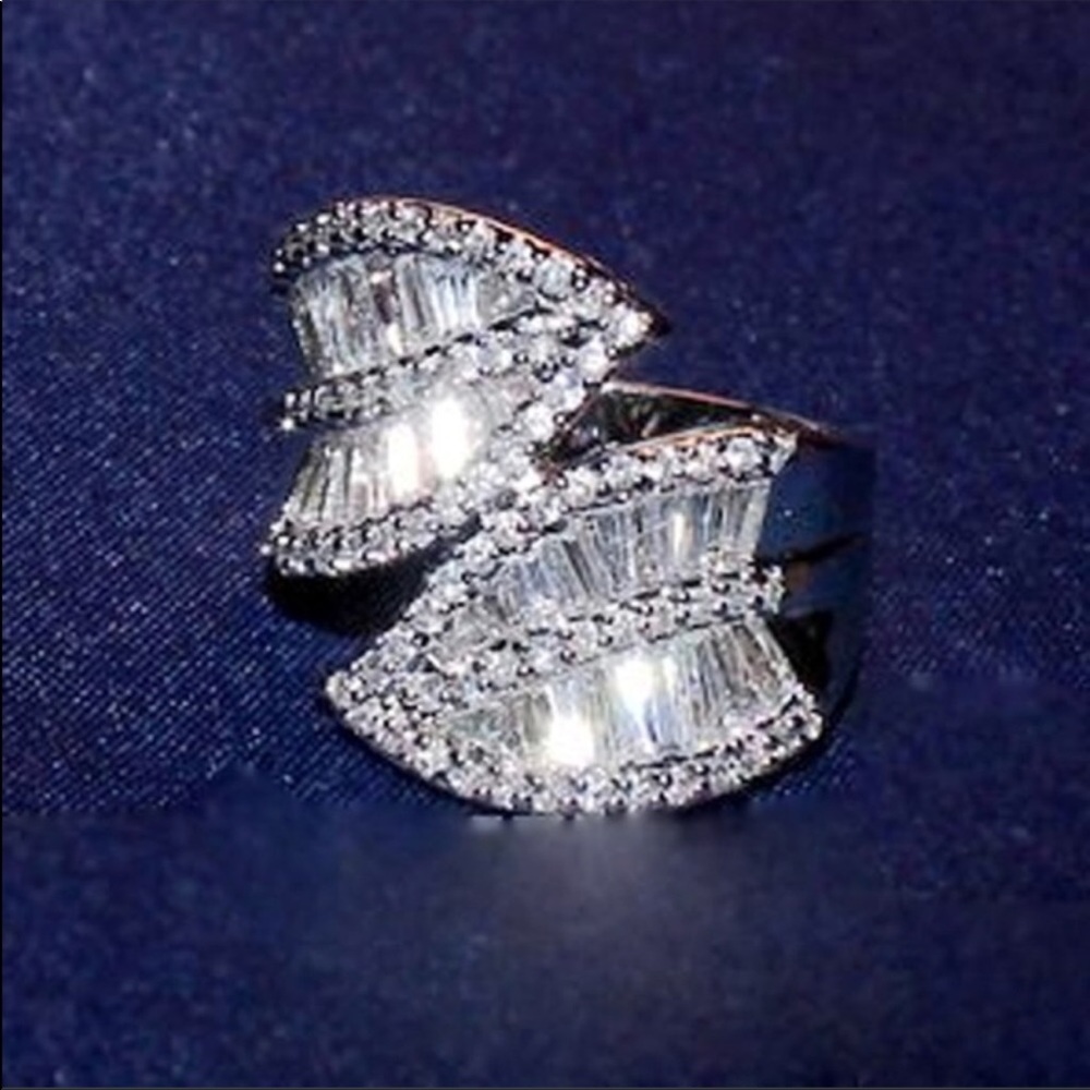 White Sapphire Gems set in 925 Sterling Si…